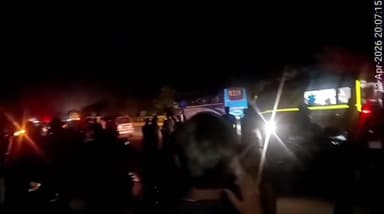 यमुना एक्सप्रेसवे पर भीषण हादसा: डबल डेकर बस पलटी, 20 यात्री गंभीर घायल
#घायल #गंभीर #mathuravrindavan #एक्सप्रेसवे