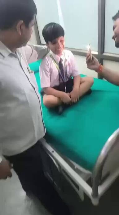 ग्रेटर नोएडा ब्रेकिंग 🚨
दादरी में बच्चों से भरी स्कूल बस का एक्सीडेंट, दो बसों की भिड़ंत में 8 बच्चे घायल। बस चालक भी गं...