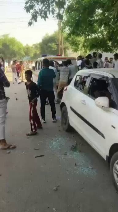 🚨 नोएडा फेस-2 ब्रेकिंग 🚨
पुलिस की गाडी में जमकर तोड़फोड़ पूरी गाडी को पलटा
बड़ी मांगों को लेकर मजदूरों का उग्र प्रदर्श...