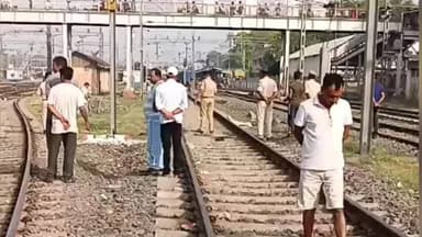 समस्तीपुर: रेलवे यार्ड के पास रेलवे ट्रैक पर मिली युवती की सिर कटी लाश, सिर नहीं हुआ बरामद, 1 घंटे तक रेल सेवा बाधित