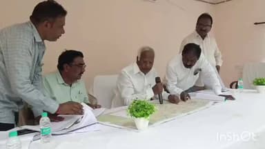 ఎస్సారెస్పీ కార్యాలయంలో నీటిపారుదల శాఖ అధికారులతో సమీక్ష సమావేశం ఏర్పాటు చేసిన ఎమ్మెల్యే కడియం శ్రీహరి