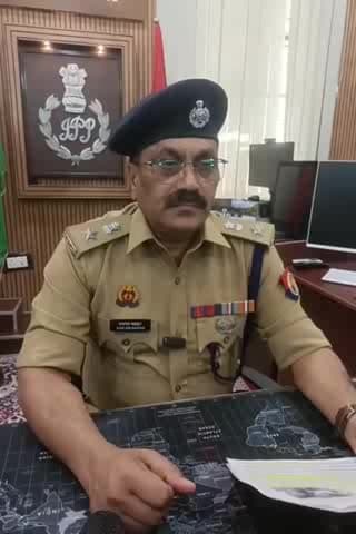 मऊ: मऊ में बरेली का युवक बीएसए बनकर करता था लोगों का प्रमोशन, मऊ पुलिस अधीक्षक कमलेश बहादुर जी ने दी जानकारी