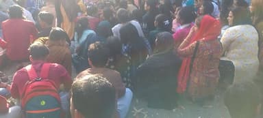 noida sector 63 B4 Zet Town
janta ki hadtal sallary badane ke liye
jald se jald isme action liya jaye.