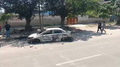 नोएडा में फैक्ट्री कर्मचारियों का उग्र प्रदर्शन जारी, कई गाड़ियों को आग के हवाले किया गया।
प्रोटेस्ट की शुरुआत Gurugram...