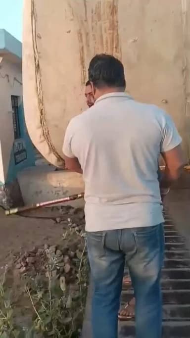 लूनकरनसर: ओवरलोड ट्रकों को लेकर टोल प्लाजा पर बवाल, स्टाफ पर मारपीट का आरोप