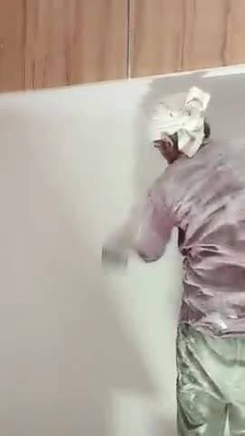 देखो भाई कितने मेहनत से पुट्टी करने पड़ती है@