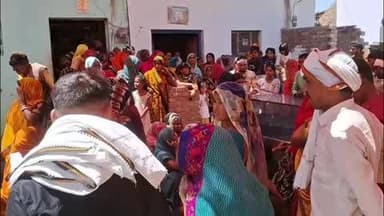 कायमगंज: गांव उलियापुर में भैंसा चोरी की रंजिश में युवक की हत्या, परिजन गिरफ्तारी की मांग पर अड़े, गांव में पुलिस बल तैनात