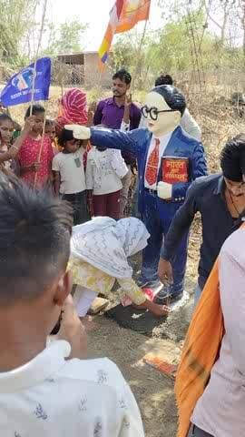 आज हमारे गृह ग्राम जखी पंचायत में डॉ. भीम राव अंबेडकर जी की प्रतिमा बड़े ही हर्ष उल्लास के साथ बैठा दी गई है