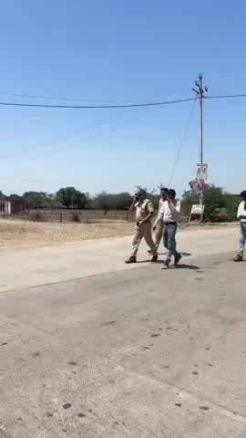 भानपुरा दुधाखेड़ी माताजी यहां पर चक्का जाम कई घंटे से अपराधी देखो घूमता हुआ अपराधी