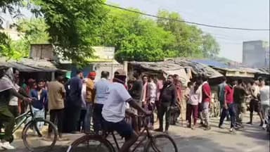 बांका: हॉस्पिटल मोड़ जगतपुर के पास बाइक-साइकिल की टक्कर में दो लोग घायल, सड़क पर बिखरी शराब की बोतलें