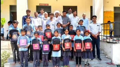 नांगल राजावतान: ब्लॉक में भामाशाह ने शिक्षा अभियान के तहत 86 अनाथ, निर्धन, असहाय और जरूरतमंद विद्यार्थियों को वितरित की शिक्षण सामग्री