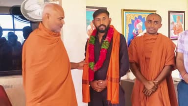 રાણપુર: રાણપુર જિલ્લા પંચાયતની બેઠકના ભાજપના ઉમેદવારે સંતોના આશીર્વાદ મેળવી પ્રચારના શ્રીગણેશ કર્યા