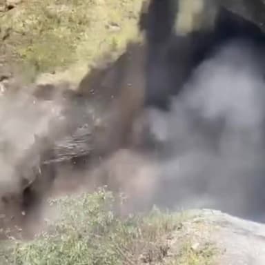 चुराह -चंबा जिला के बघेईगढ -चांजू मार्ग पर पहाड गिरा, मार्ग बंद
#viralvideo #chamba #tissa #salooni #latestvideo