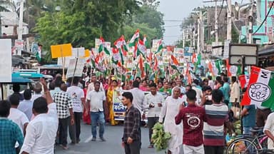 সাগর বিধানসভার তৃণমূল কংগ্রেস মনোনীত প্রার্থী বঙ্কিমচন্দ্র হাজরার সমর্থনে গঙ্গাসাগরের কালী বাজারে হাট সভা।।
#bidhansovae...