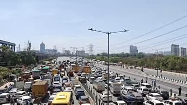 नोएडा में NH 09 जाम
Noida #Sector62 #Protest #SalaryHike #NoidaNews @noidapolice @UPPolice