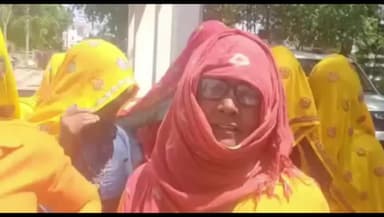 करौली: प्रजापति समाज के लोगों ने खरीदी 2 बीघा जमीन की नाम कार्रवाई के लिए जिला कलेक्टर और एसपी को सौंपा ज्ञापन