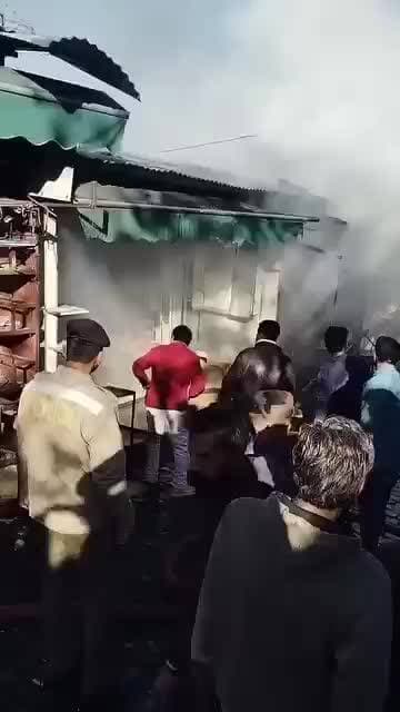kasuli market new 8 dukaan jal gai