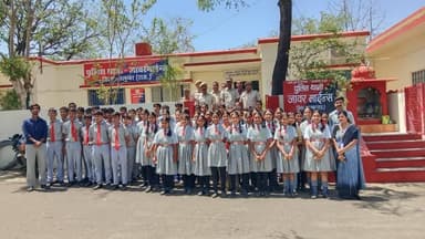 “ज्ञान और जागरूकता के साथ सुरक्षित भविष्य की ओर कदम”—छात्रों का पुलिस थाना भ्रमण।