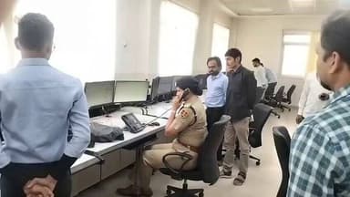 #उदयपुरपुलिस
जिला पुलिस अधीक्षक उदयपुर, डॉ. अमृता दुहन द्वारा अभय कमांड एंड पुलिस कंट्रोल रूम का औचक निरीक्षण कर आवश्यक...