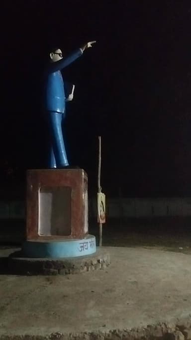 जिला जालौन ब्लॉक कुठौंद ग्राम जालौन खुर्द अम्बेडकर पार्क में साफ सफाई एवं पुताई कुछ भी नहीं हुआ कल 14 अप्रैल है फिर कब