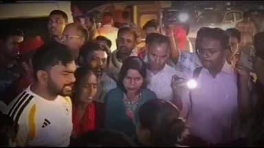 Bokaro News: कैंडल मार्च में बवाल, पैसे लेने के आरोप पर भिड़े विधायक जयराम महतो और आजसू समर्थक। Jlkm #आजसू #समर्थक।