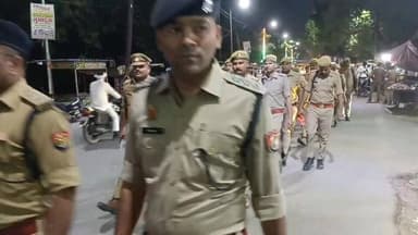 घोसी में भारी पुलिस फोर्स के साथ सड़क पर उतरे एसपी कमलेश बहादुर
#maunews #maupolice #MAU #ghosi