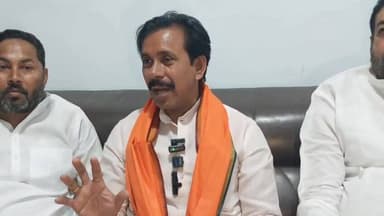 #गाजीपुर।
यूपी कैबिनेट मंत्री अनिल राजभर का बयान।
नोएडा में श्रमिकों के प्रदर्शन पर बोले अनिल राजभर।
नोएडा में बवाल किसी...