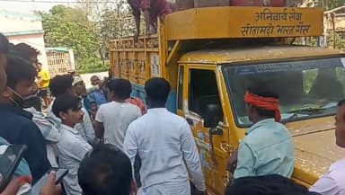 बुकिंग के बावजूद भी नहीं हो रही है गैसों सिलेंडर की होम डिलीवरी... घंटो रहने के बावजूद भी भोक्ताओं को नहीं मिल रहा है गै...