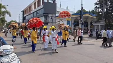 ದಾವಣಗೆರೆ: ನಗರದ ಅಂಬೇಡ್ಕರ್ ವೃತ್ತದಲ್ಲಿ ಹಬ್ಬದ ಸಂಭ್ರಮ: ಡಾ. ಬಿ.ಆರ್.ಅಂಬೇಡ್ಕರ್ ಅವರು ಅದ್ದೂರಿ ಜನ್ಮದಿನೋತ್ಸವ