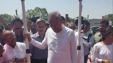 सांगानेर: राजस्थान में पंचायत और निकाय चुनाव में विलंब को लेकर पूर्व सीएम अशोक गहलोत ने प्रदेश की भजनलाल सरकार पर जमकर साधा निशाना