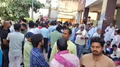 भदोही: भदोही में ट्रक की टक्कर से बाइक सवार की दर्दनाक मौत, चालक फरार