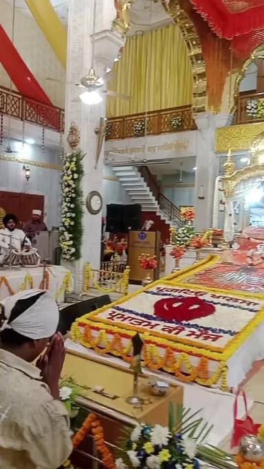 वाहेगुरु, वाहेगुरु इसराना साहिब गुरुद्वारा संत भवन में शब्द कीर्तन गाते रहे।