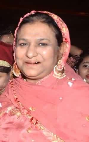 #मां इस दुनिया की सबसे बड़ी नेमत होती है। उसका प्यार बिना किसी शर्त के होता है, जो हर हाल में साथ निभाता है। जब पूरी दुनिया साथ छोड़ दे, तब भी मां अपने बच्चे का हाथ नहीं छोड़ती। उसकी दुआओं में इतनी ताकत होती है कि हर मुश्किल आसान लगने लगती