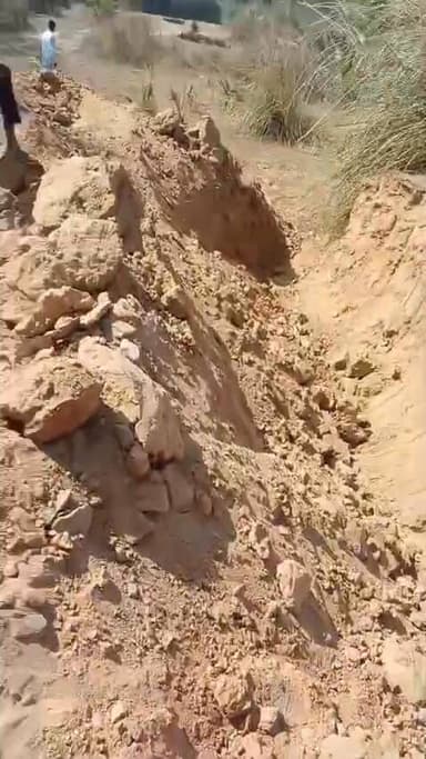 शांतिनगर में शवदाह मार्ग कटने से ग्रामीणों में आक्रोश, खनन विभाग की कार्यशैली की निंदा
शांतिनगर के समीप शव को जलाने के ...