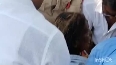 రామడుగు: వెదిర ఎక్స్ రోడ్డు వద్ద భారతి అనే వివాహిత ఒంటి పై పెట్రోల్ పోసుకుని ఆత్మహత్య యత్నం, అడ్డుకొని పోలీసులకు అప్పగింత