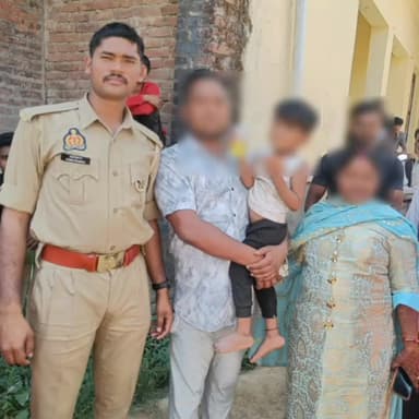 बांगरमऊ: बेहटा मुजावर पुलिस ने 3 घंटे में गुमशुदा बच्चे को सकुशल बरामद कर परिजनों को सुपुर्द किया, परिजनों ने की प्रशंसा