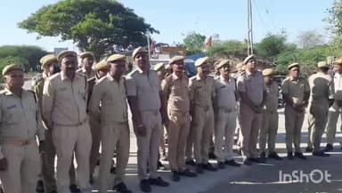 બગસરા: બગસરા શહેરમાં હોમ ગાર્ડ યુનિટ દ્વારા બાબા સાહેબની પ્રતિમાને પુષ્પાંજલી અર્પણ કરી વંદન કર્યા