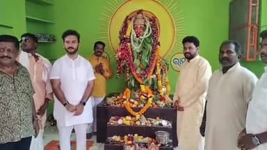 ମୋହନା: ଓଡିଆ ନବବର୍ଷ ଓ ମହାବିଷ୍ଟୁବ ସଂକ୍ରାନ୍ତି ରେ ପାରଳା ର ସମସ୍ତ ହନୁମାନ ମନ୍ଦିର ଯାଇ ଦର୍ଶନ କଲେ ପାରଳା ବିଧାୟକ ।