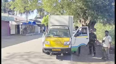 கீழ்வேளூர்: கீழ்வேளூர் எம்எல்ஏ அலுவலகம் எதிரே உரிய ஆவணங்களுக்கு எடுத்துவரப்பட்ட 93 ஆயிரத்து 800 ரூபாய் பணம் பறிமுதல்