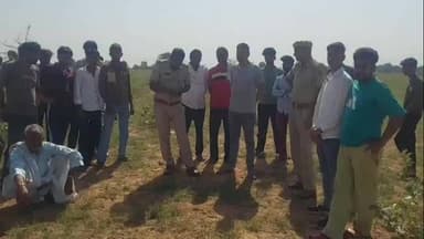 लवाण: खानपुरा के गांवली की बीड़ में तांत्रिक टोटके के शक में खोदे गए गड्ढे से फैली सनसनी, मिली संदिग्ध वस्तु