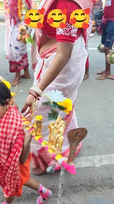 ছোট ছোট পায়ে হাঁটতে হাঁটতে গঙ্গাসাগর থেকে চৌরঙ্গী শিবালয় মন্দিরের উদ্দেশ্যে।।
#gangasagar #sagardwip #nillpuja #mahade...