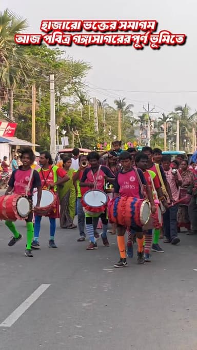 গঙ্গাসাগর থেকে পবিত্র গঙ্গা জল তুলে শিবালয়ের উদ্দেশ্যে হাজার হাজার ভক্ত।।
#sagardwip #Gangasagar #mahadev #shiblinga #...