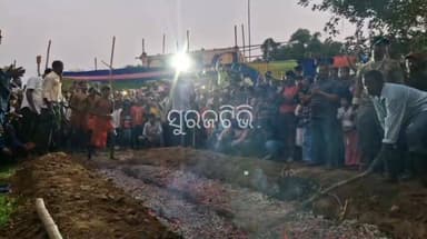#ପିଠରେ_ଚଡ଼କପର୍ବ_ପର୍ବ_ଅନୁଷ୍ଠିତ
ମୟୁରଭଞ୍ଜ ଜିଲ୍ଲା ରାସଗୋବିନ୍ଦପୁର ବ୍ଲକ ନାକିଚୁଆ ପଞ୍ଚାୟତ କଣ୍ଟାବଣି ମହାଦେବଙ୍କ ପିଠରେ ଚଡ଼କପର୍ବ ପର୍ବ...