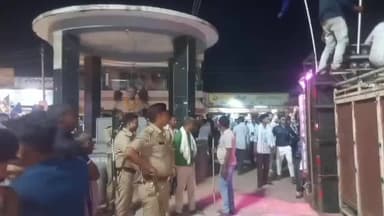 सगड़ी: रौनापार में अंबेडकर जयंती पर मनोरम झांकी के साथ निकाला गया जुलूस, विभिन्न समुदाय के लोगों ने बढ़-चढ़ कर लिया हिस्सा