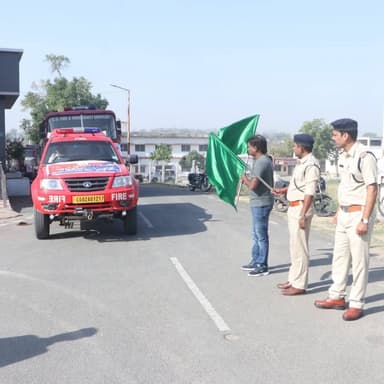 राष्ट्रीय अग्निशमन सेवा दिवस पर सूरजपुर में शहीद अग्निशमन कर्मियों को भावभीनी श्रद्धांजलि।
कलेक्टर श्री एस. जयवर्धन ने ह...