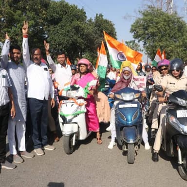 सूरजपुर में ऐतिहासिक नारी शक्ति वंदन कार्यक्रम..
मंत्री श्रीमती लक्ष्मी रजवाड़े के नेतृत्व में महंगवा चौक से शिवपार्क त...