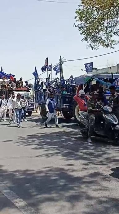 बाबा भीमराव अंबेडकर जी का जयंती का जुलूस करिहारी से चांदगर खोरीमहुआ चौक तक पुन करिहारी