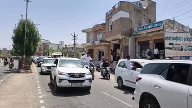 पूर्व सीएम अशोक गहलोत हेलीकॉप्टर से पहुंचे डीडवाना #cm #ashokgehlot #live #viral #helicopter