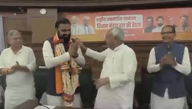 #नीतीश कुमार अपना अंदाज ....