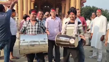 परबत्ता: सम्राट चौधरी के सीएम बनने की खबर पर महद्दीपुर में जश्न, लोगों ने एक साथ मनाई होली-दिवाली